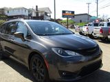 Used 2019 Chrysler Pacifica Touring Plus w/ S Appearance Package image 2