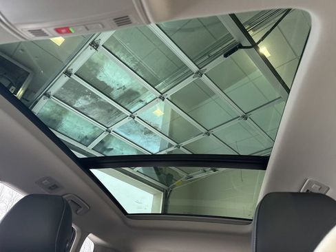 Used 2025 Volkswagen Taos SEL image 25