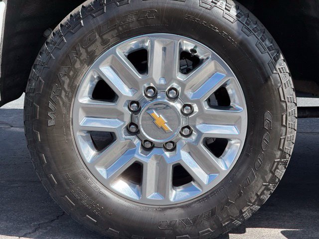 Used 2025 Chevrolet Silverado 2500 High Country w/ Technology Package AWD/4WD image 13