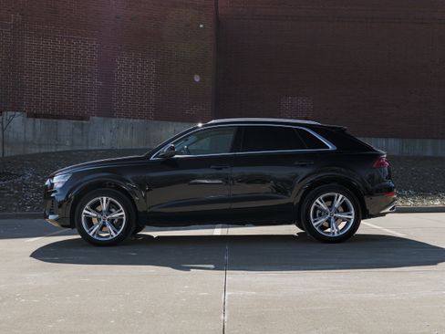 Used 2023 Audi Q8 Premium w/ Convenience Package image 6