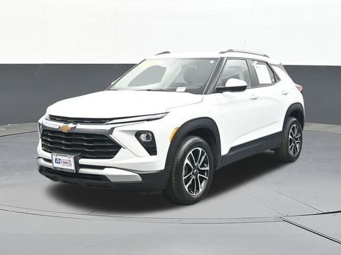Used 2025 Chevrolet TrailBlazer LT AWD/4WD image 4