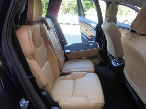 Used 2016 Volvo XC90 T6 Momentum AWD/4WD image 11