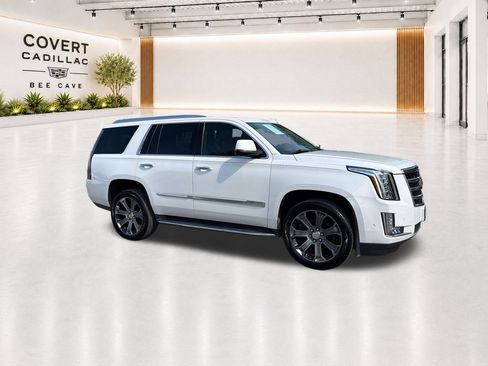 Used 2020 Cadillac Escalade Premium Luxury RWD image 17
