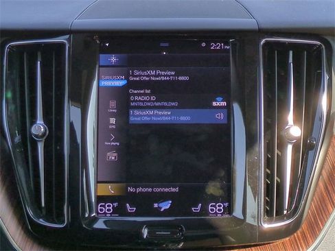 Used 2021 Volvo XC60 T5 Momentum w/ Premium Package image 17