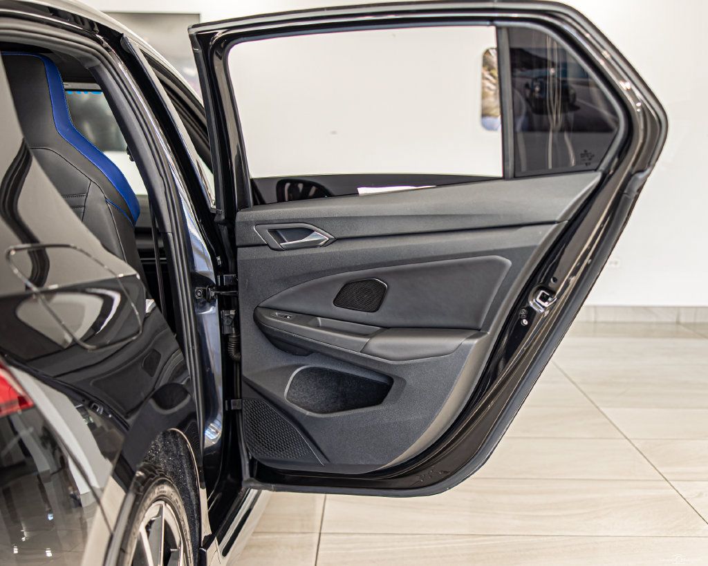 Used 2024 Volkswagen Golf R AWD/4WD image 39