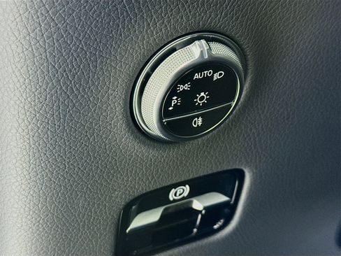 Certified 2024 Mercedes-Benz GLC 300 4MATIC image 11