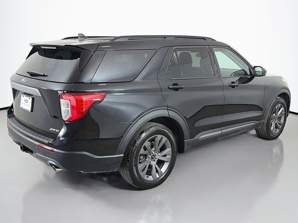 Used 2024 Ford Explorer XLT w/ XLT Sport Appearance Package AWD/4WD image 14