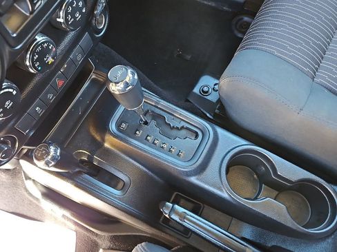 Used 2011 Jeep Wrangler Unlimited Rubicon w/ Connectivity Group image 16