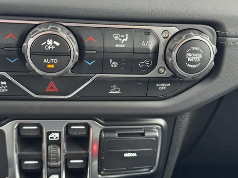New 2026 Jeep Gladiator Sport AWD/4WD image 36