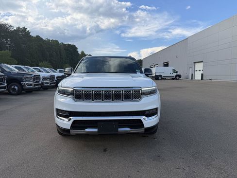 Used 2023 Jeep Grand Wagoneer L Series II AWD/4WD image 2