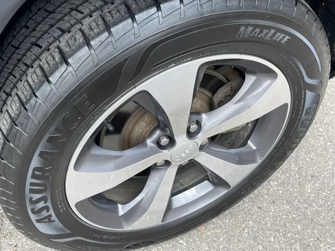 Used 2020 Jeep Cherokee Limited AWD/4WD image 10