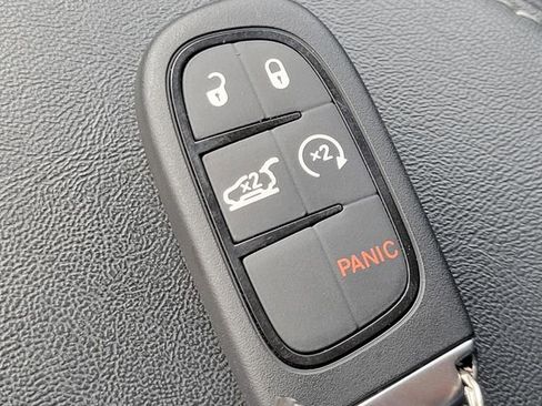 Used 2022 Jeep Cherokee Limited AWD/4WD image 9
