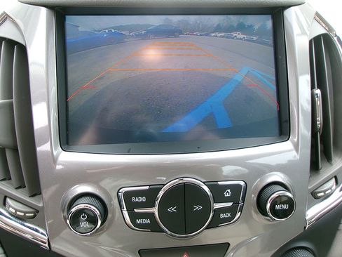 Used 2017 Chevrolet Cruze Premier image 18