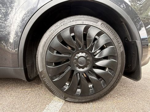 Used 2024 Tesla Model Y Long Range image 34