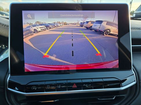 Used 2023 Jeep Compass Limited image 32