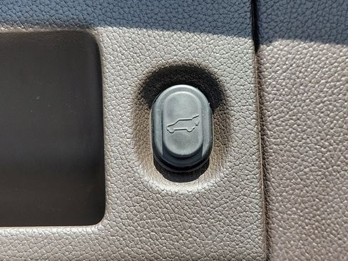 Used 2019 GMC Yukon XL Denali w/ Denali Ultimate Package image 18