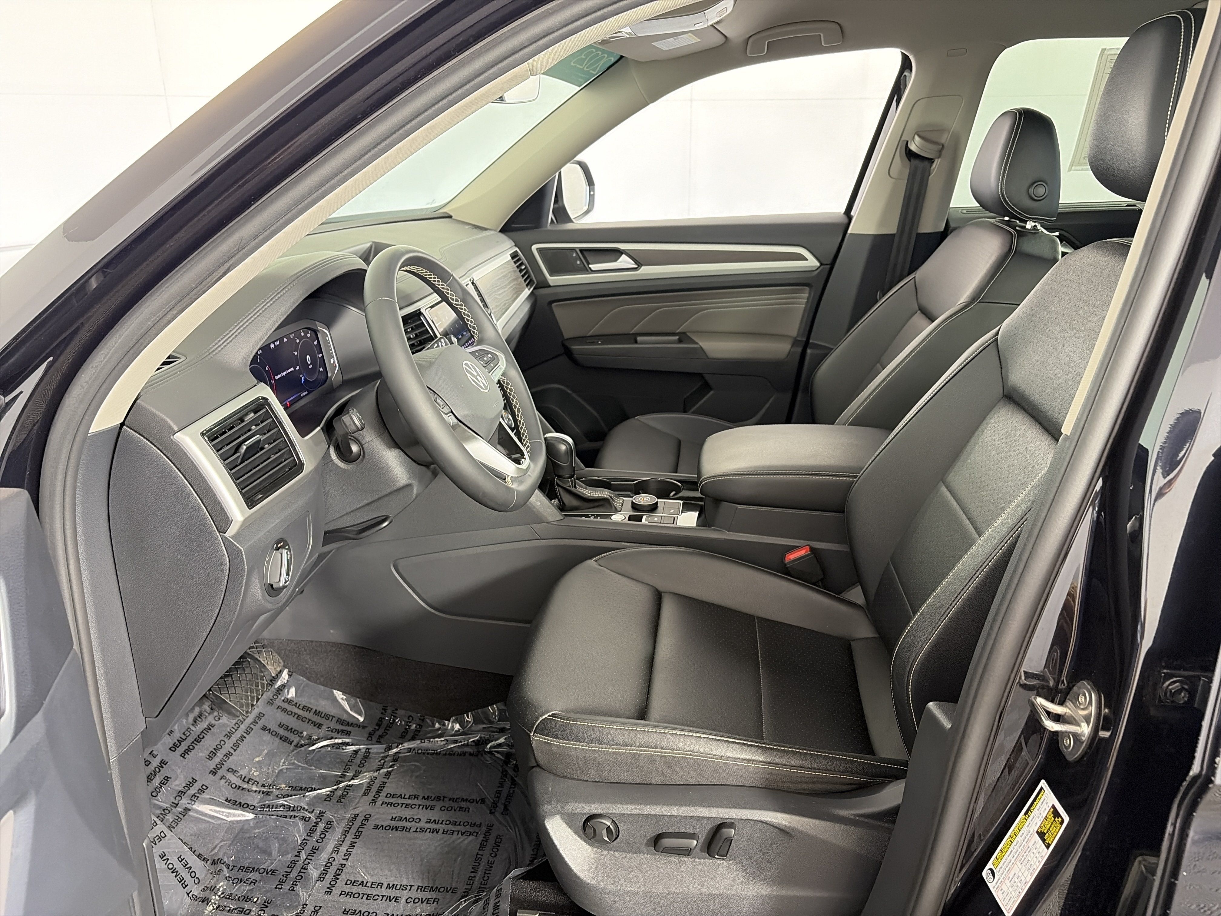 Used 2023 Volkswagen Atlas SE AWD/4WD image 6