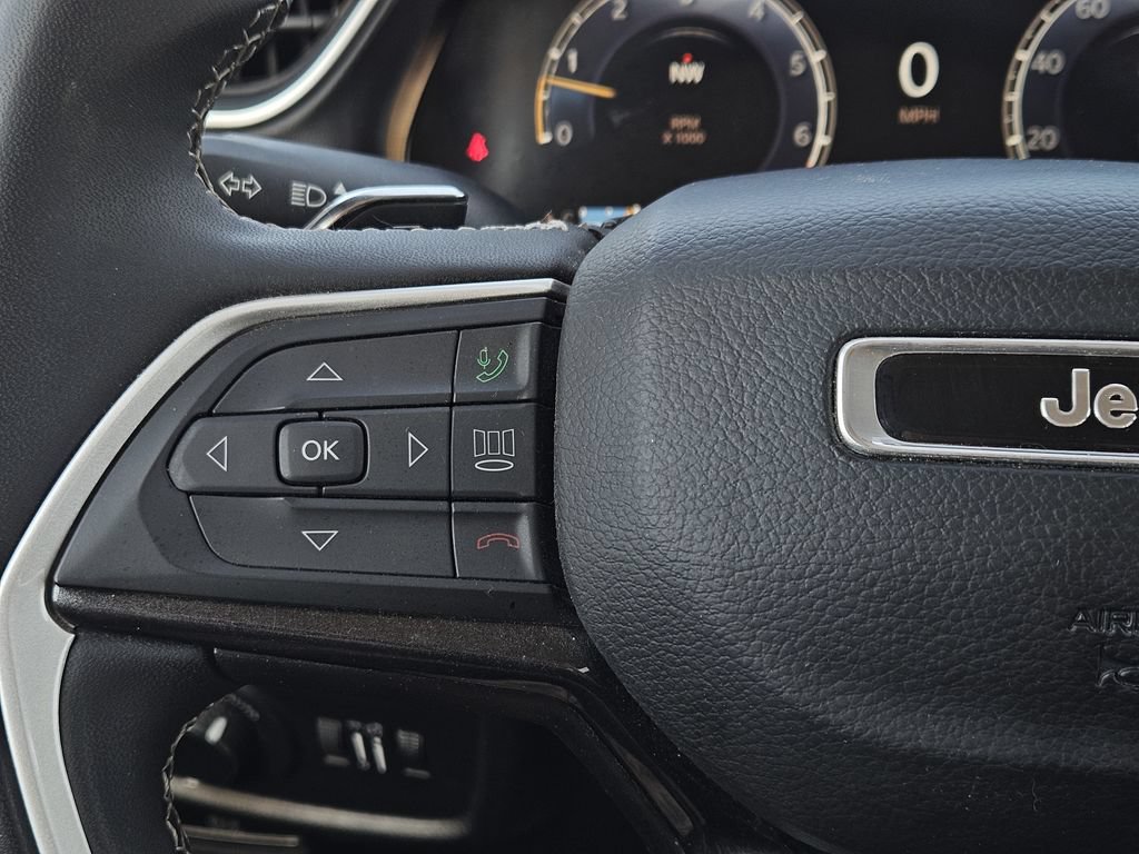 Used 2023 Jeep Grand Cherokee L Laredo AWD/4WD image 28
