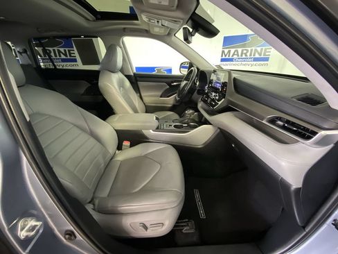 Used 2021 Toyota Highlander XLE FWD image 34