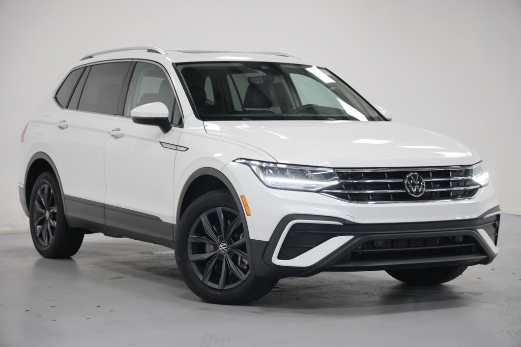Used 2023 Volkswagen Tiguan SE w/ Panoramic Sunroof Package AWD/4WD image 9
