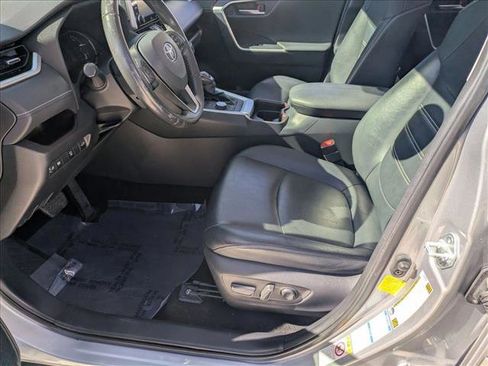 Used 2019 Toyota RAV4 Limited image 14