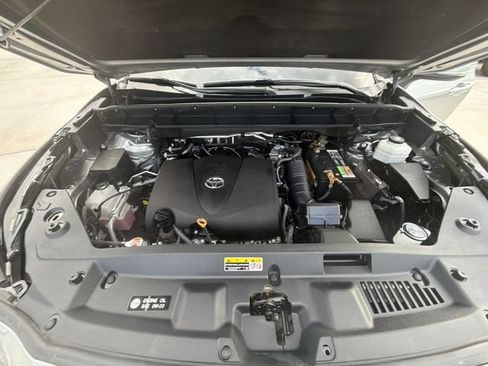 Used 2021 Toyota Highlander LE FWD image 34