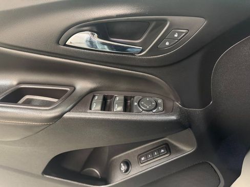 Used 2020 Chevrolet Equinox Premier image 15