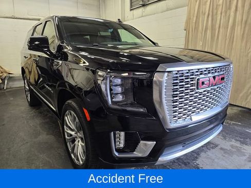 Used 2023 GMC Yukon Denali w/ Advanced Technology Package AWD/4WD image 4