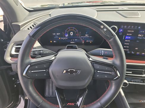 Used 2024 Chevrolet Traverse RS image 29