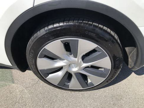 Used 2021 Tesla Model Y Long Range AWD/4WD image 12