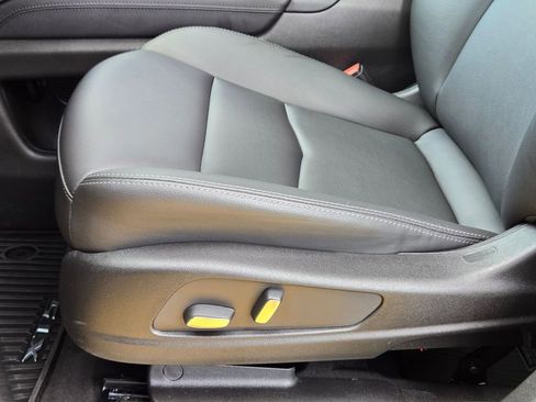 New 2025 Cadillac XT5 Luxury image 25