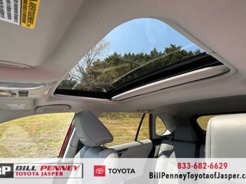 Used 2022 Toyota RAV4 XLE Premium image 16