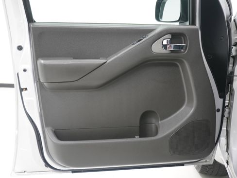 Used 2006 Nissan Frontier SE w/ (P01) Power Pkg image 11