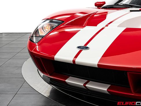 Used 2006 Ford GT RWD image 11