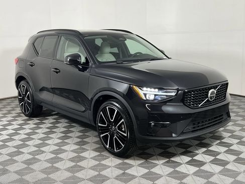 Certified 2025 Volvo XC40 B5 Ultra image 2