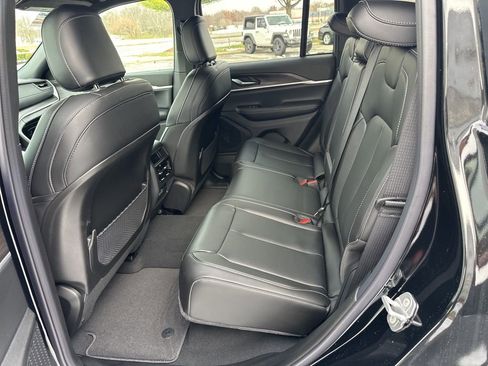 New 2025 Jeep Grand Cherokee Limited w/ Black Appearance Package AWD/4WD image 48