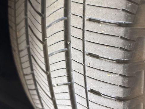 Certified 2021 Ford Explorer Limited w/ Equipment Group 301A image 3