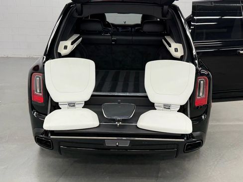 Used 2022 Rolls-Royce Cullinan Black Badge w/ Dark Exterior Package image 80