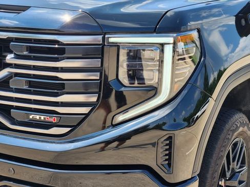 Used 2025 GMC Sierra 1500 AT4 w/ AT4 Premium Package AWD/4WD image 9
