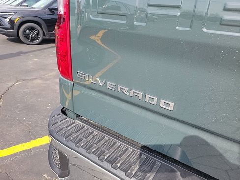 Used 2025 Chevrolet Silverado 1500 LT image 4