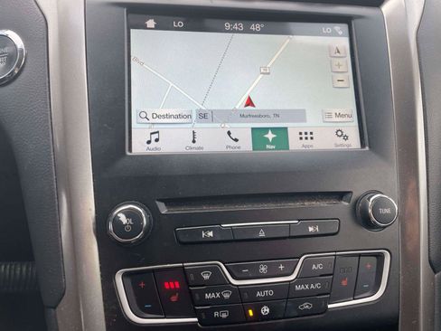 Used 2018 Ford Fusion SE w/ Fusion SE Technology Package image 8