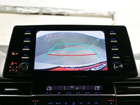 Used 2024 Toyota Sienna XLE AWD/4WD image 21