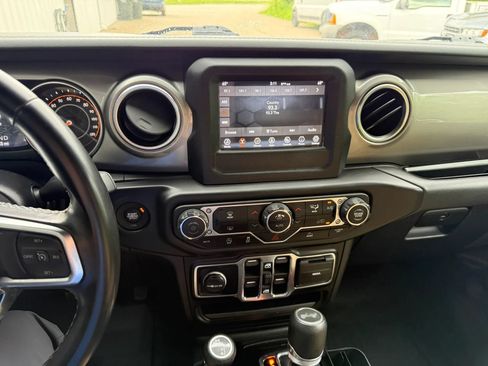 Used 2021 Jeep Wrangler Unlimited Sahara AWD/4WD image 18