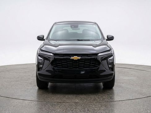 Used 2025 Chevrolet Trax LT image 2