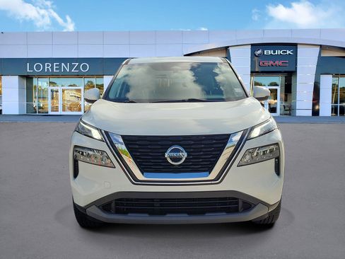 Used 2021 Nissan Rogue SV image 2