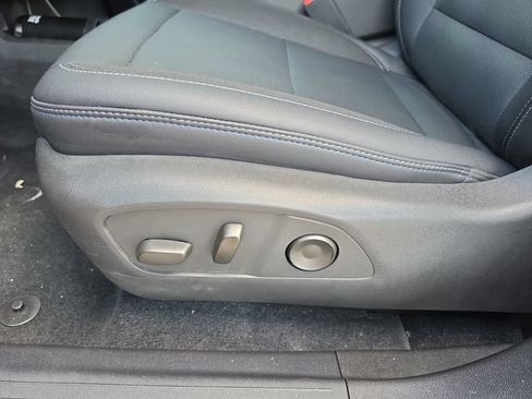Used 2025 Chevrolet Equinox EV LT FWD image 17