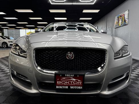 Used 2016 Jaguar XJ R-Sport image 3