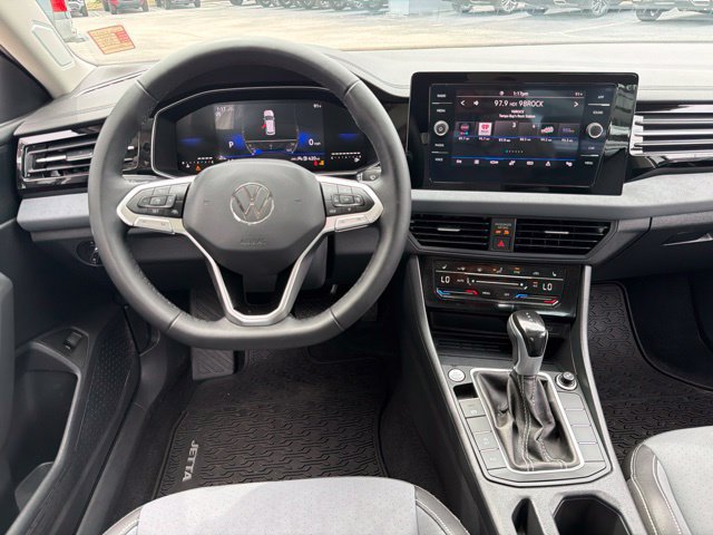 Used 2025 Volkswagen Jetta SE FWD image 16
