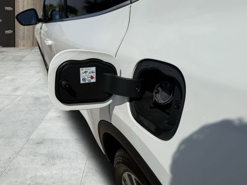 Used 2020 Ford Escape Titanium image 16