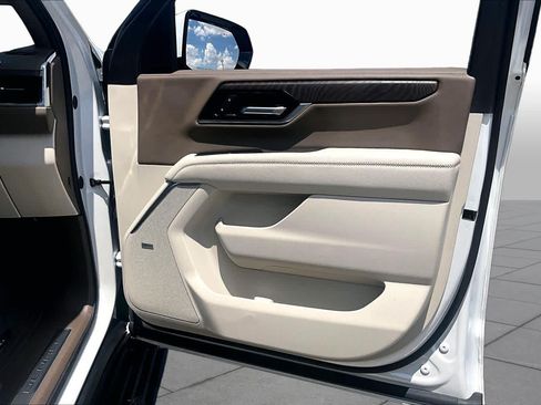 Used 2025 GMC Yukon Denali w/ Denali Reserve Package RWD image 23